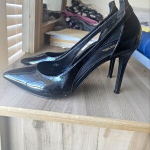 Black michael kors pump